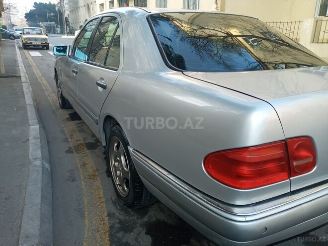 Mercedes E 240 1999, 278,000 km - 2.4 l - Bakı