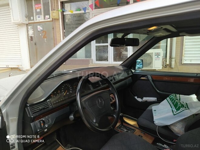 Mercedes E 220 1993, 409,000 km - 2.2 l - Bakı