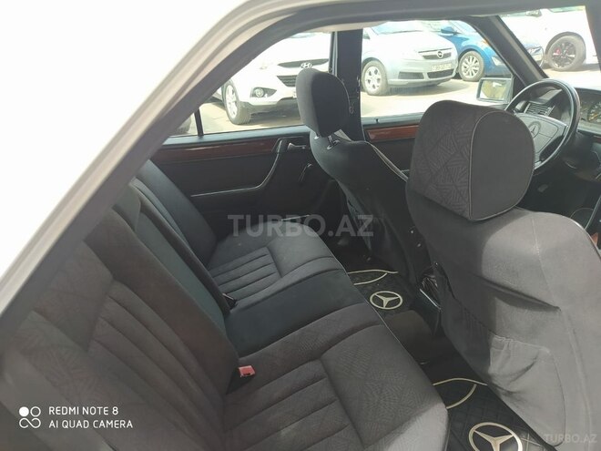 Mercedes E 220 1993, 409,000 km - 2.2 l - Bakı