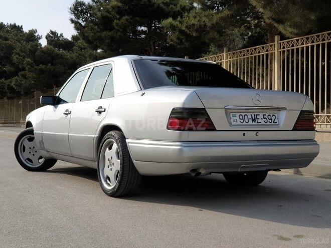 Mercedes E 220 1993, 409,000 km - 2.2 l - Bakı