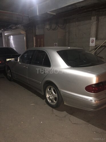 Mercedes E 240 2000, 240,000 km - 2.6 л - Bakı