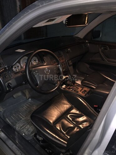 Mercedes E 240 2000, 240,000 km - 2.6 л - Bakı