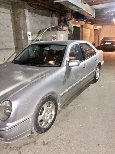 Mercedes E 240 2000, 240,000 km - 2.6 л - Bakı