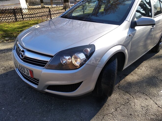 Opel Astra 2010, 178,000 km - 1.4 l - Şəki