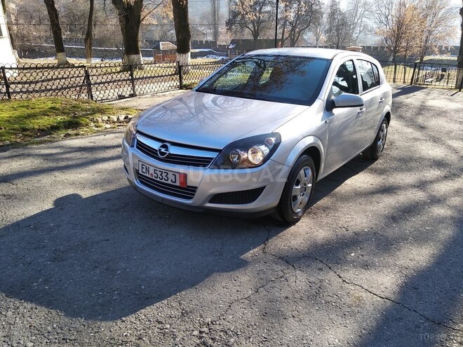 Opel Astra 2010, 178,000 km - 1.4 l - Şəki