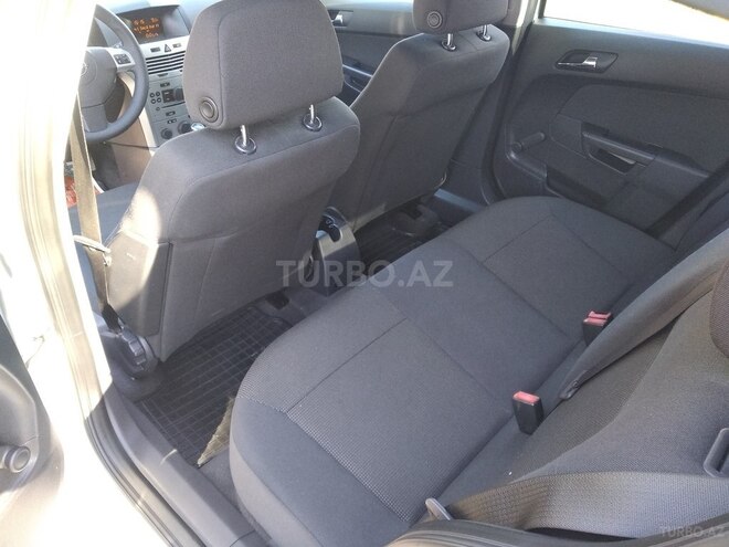 Opel Astra 2010, 178,000 km - 1.4 l - Şəki