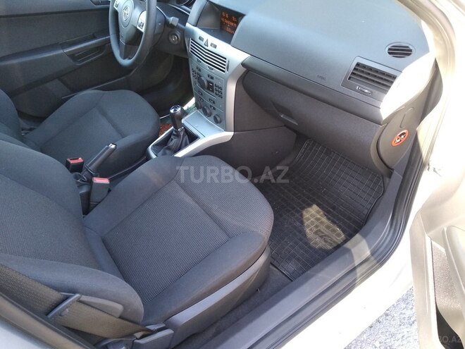 Opel Astra 2010, 178,000 km - 1.4 l - Şəki