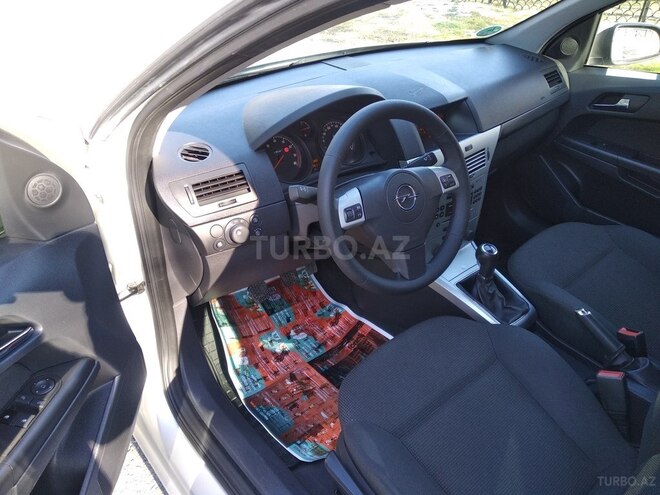 Opel Astra 2010, 178,000 km - 1.4 l - Şəki