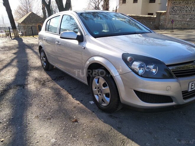 Opel Astra 2010, 178,000 km - 1.4 l - Şəki