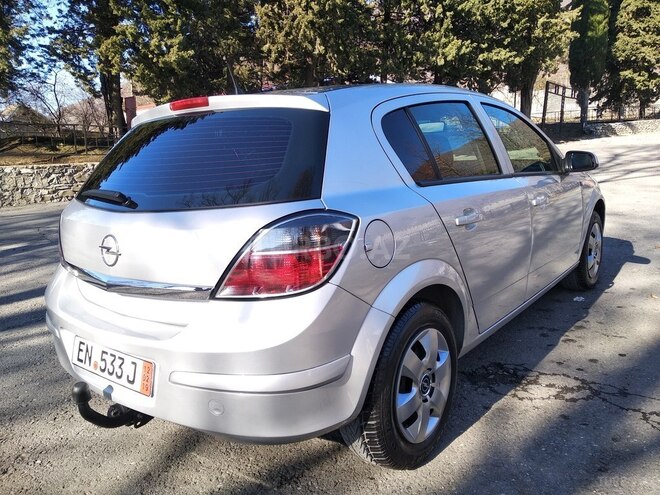 Opel Astra 2010, 178,000 km - 1.4 l - Şəki