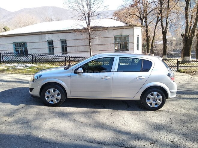 Opel Astra 2010, 178,000 km - 1.4 l - Şəki