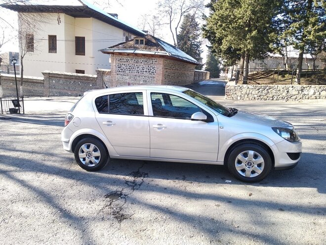 Opel Astra 2010, 178,000 km - 1.4 l - Şəki