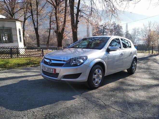 Opel Astra 2010, 178,000 km - 1.4 l - Şəki