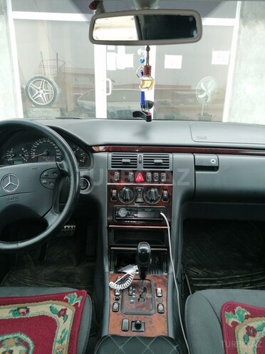 Mercedes E 220 2000, 340,795 km - 2.2 л - Ağcabədi