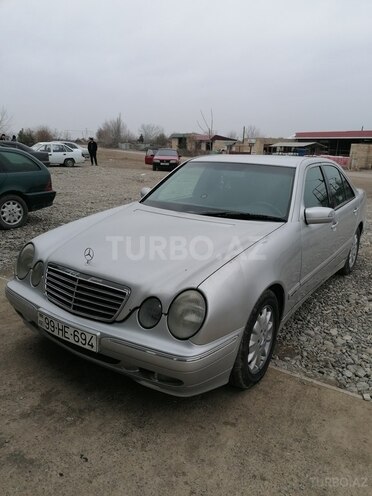 Mercedes E 220 2000, 340,795 km - 2.2 л - Ağcabədi