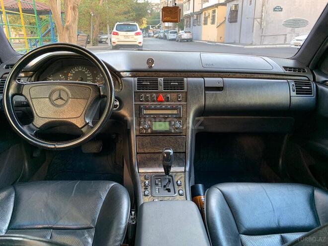 Mercedes E 240 1998, 280,000 km - 2.4 л - Bakı