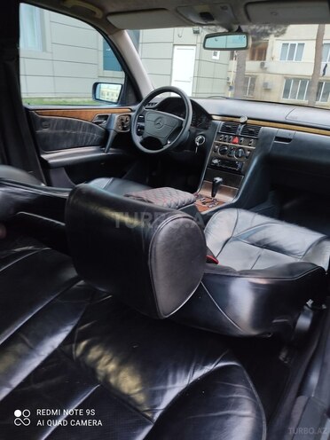 Mercedes E 240 1999, 339,000 km - 2.4 l - Bakı