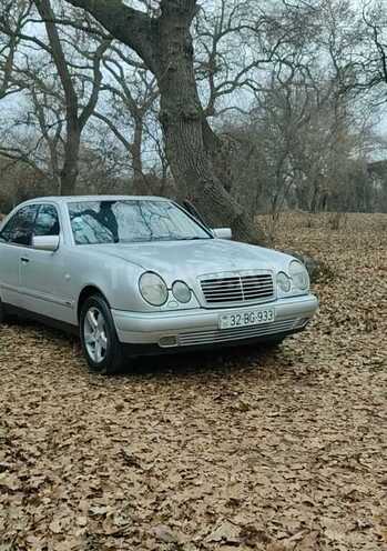 Mercedes E 200 1998, 250,000 km - 2.0 l - Bərdə