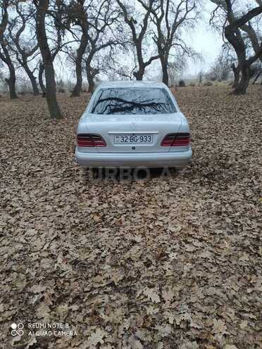 Mercedes E 200 1998, 250,000 km - 2.0 l - Bərdə