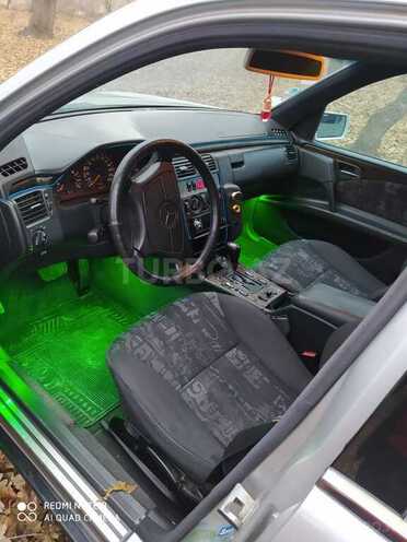 Mercedes E 200 1998, 250,000 km - 2.0 l - Bərdə