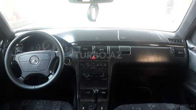 Mercedes E 240 1998, 258,012 km - 2.4 l - Samux