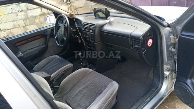 Opel Vectra 1994, 375,000 km - 1.8 l - Bakı