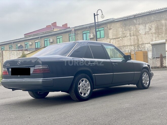 Mercedes E 230 1992, 322,000 km - 2.3 l - Sumqayıt