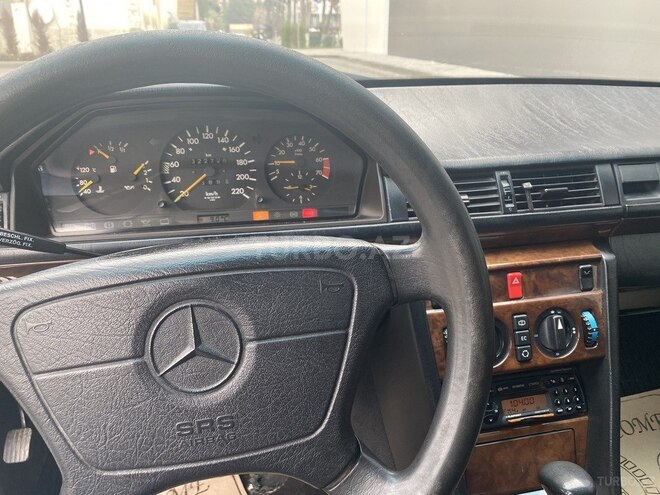 Mercedes E 230 1992, 322,000 km - 2.3 l - Sumqayıt