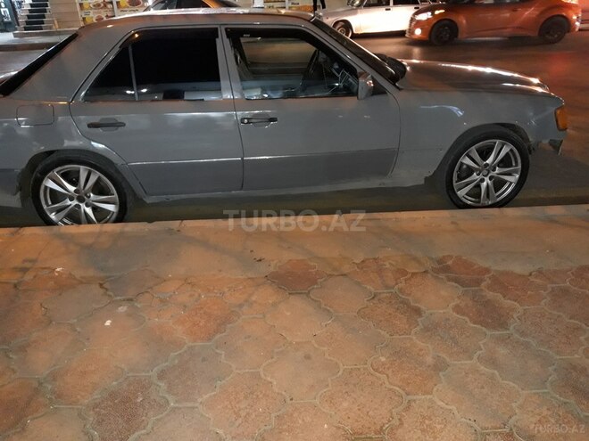 Mercedes E 250 1987, 11,020 km - 0.3 л - Bakı