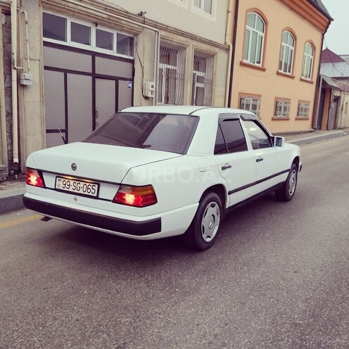 Mercedes E 230 1988, 512,000 km - 2.3 l - Quba