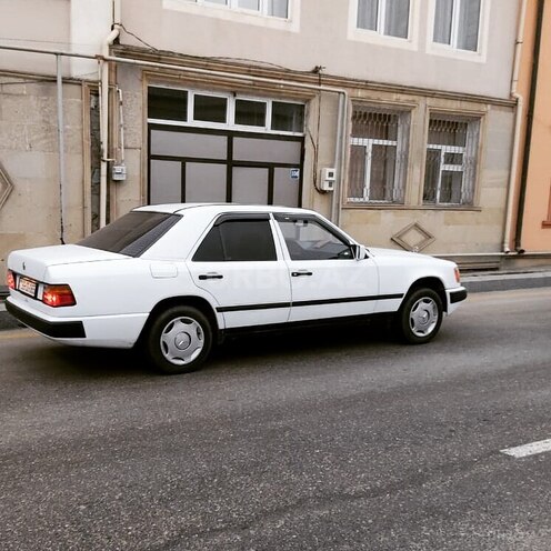 Mercedes E 230 1988, 512,000 km - 2.3 l - Quba
