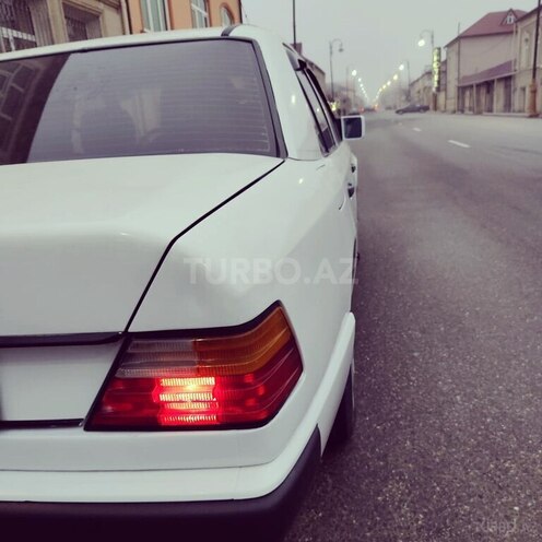 Mercedes E 230 1988, 512,000 km - 2.3 l - Quba