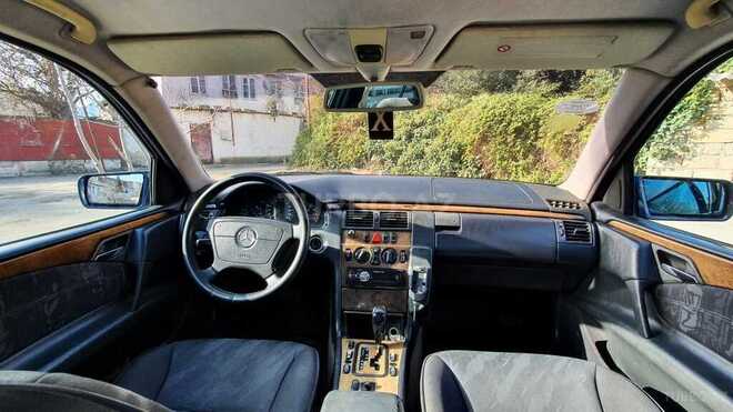 Mercedes E 240 1999, 264,000 km - 2.4 l - Bakı