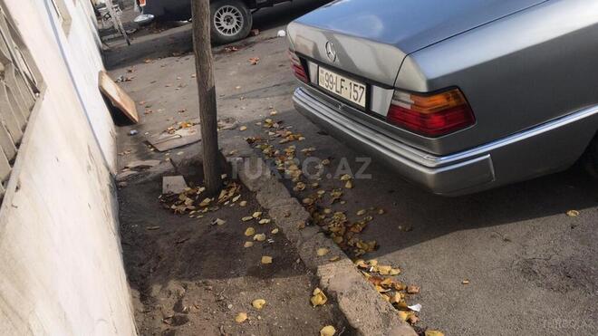 Mercedes E 230 1990, 250,000 km - 2.3 л - Bakı