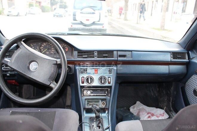 Mercedes E 260 1990, 250,000 km - 2.6 l - Bakı