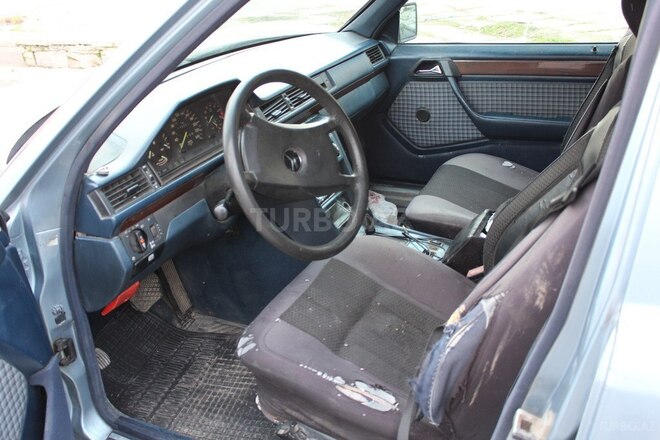 Mercedes E 260 1990, 250,000 km - 2.6 l - Bakı