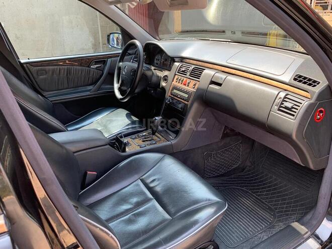 Mercedes E 240 2001, 309,724 km - 2.6 l - Şəmkir