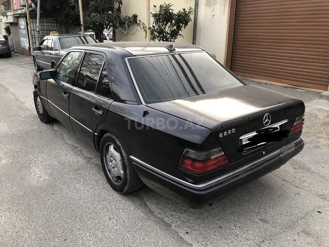 Mercedes E 220 1995, 430,000 km - 2.2 l - Bakı