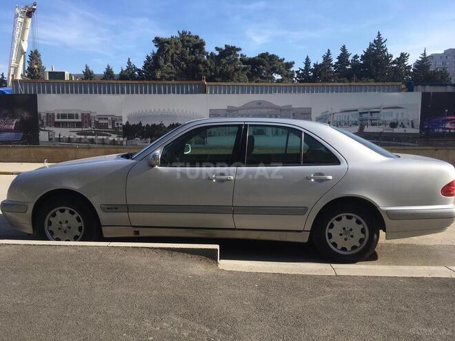 Mercedes E 220 2000, 345,269 km - 2.2 l - Bakı