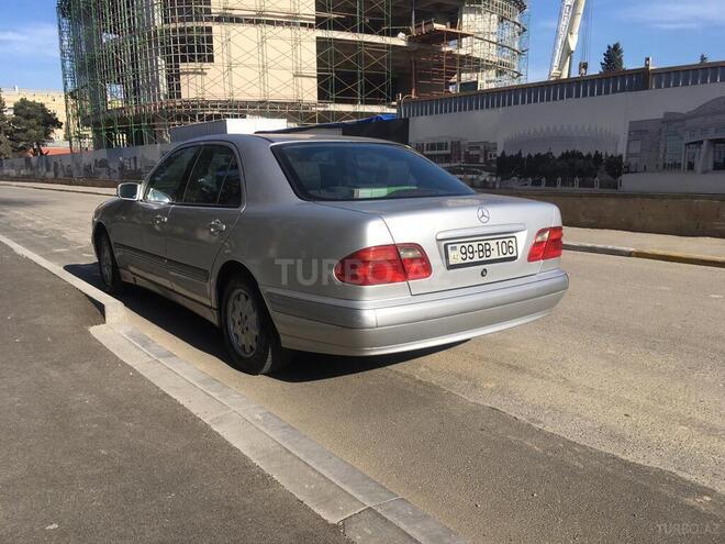 Mercedes E 220 2000, 345,269 km - 2.2 l - Bakı