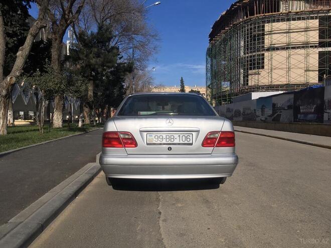 Mercedes E 220 2000, 345,269 km - 2.2 l - Bakı