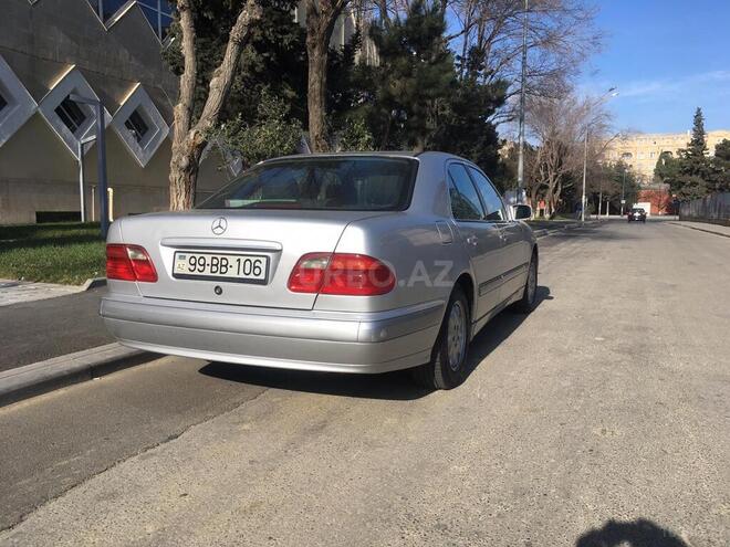 Mercedes E 220 2000, 345,269 km - 2.2 l - Bakı