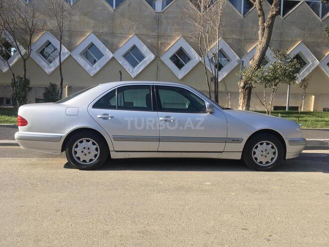 Mercedes E 220 2000, 345,269 km - 2.2 l - Bakı