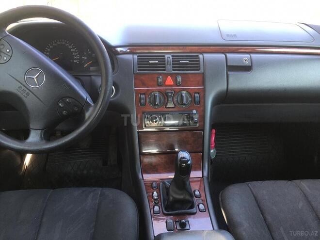 Mercedes E 220 2000, 345,269 km - 2.2 l - Bakı