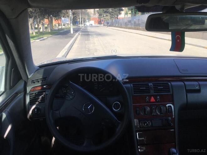 Mercedes E 220 2000, 345,269 km - 2.2 l - Bakı
