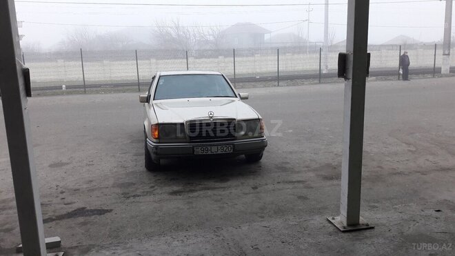 Mercedes E 250 1991, 364,460 km - 2.5 l - Sumqayıt