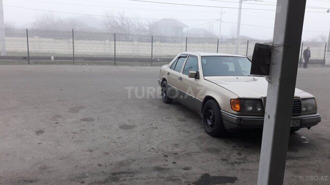 Mercedes E 250 1991, 364,460 km - 2.5 l - Sumqayıt