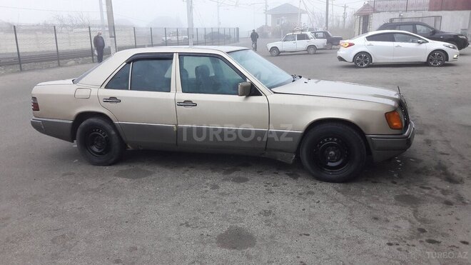 Mercedes E 250 1991, 364,460 km - 2.5 l - Sumqayıt