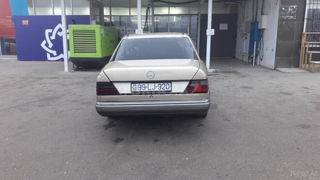Mercedes E 250 1991, 364,460 km - 2.5 l - Sumqayıt