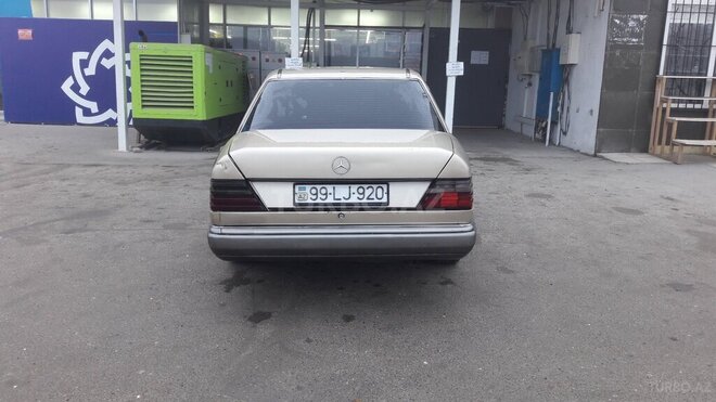 Mercedes E 250 1991, 364,460 km - 2.5 l - Sumqayıt